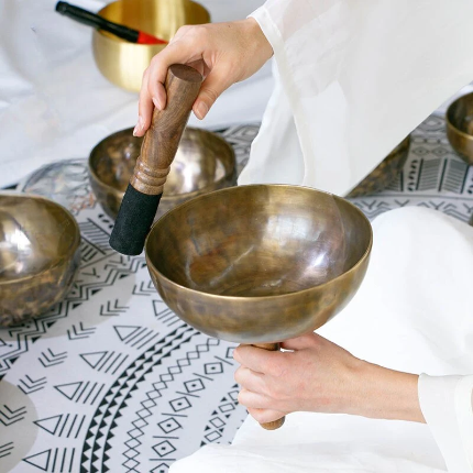 Handmade Singingbowl with Handle - Image 4